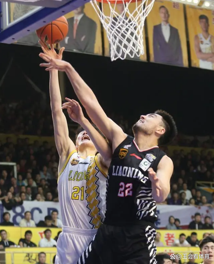 开云体育-赛地聚焦——欧联集结日热度飙升；广厦男篮远射贴柱；球迷炸锅；球探报告显示潜力(广厦男篮前往塞尔维亚拉练)